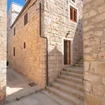 Villa Marea - Old Town Retreat