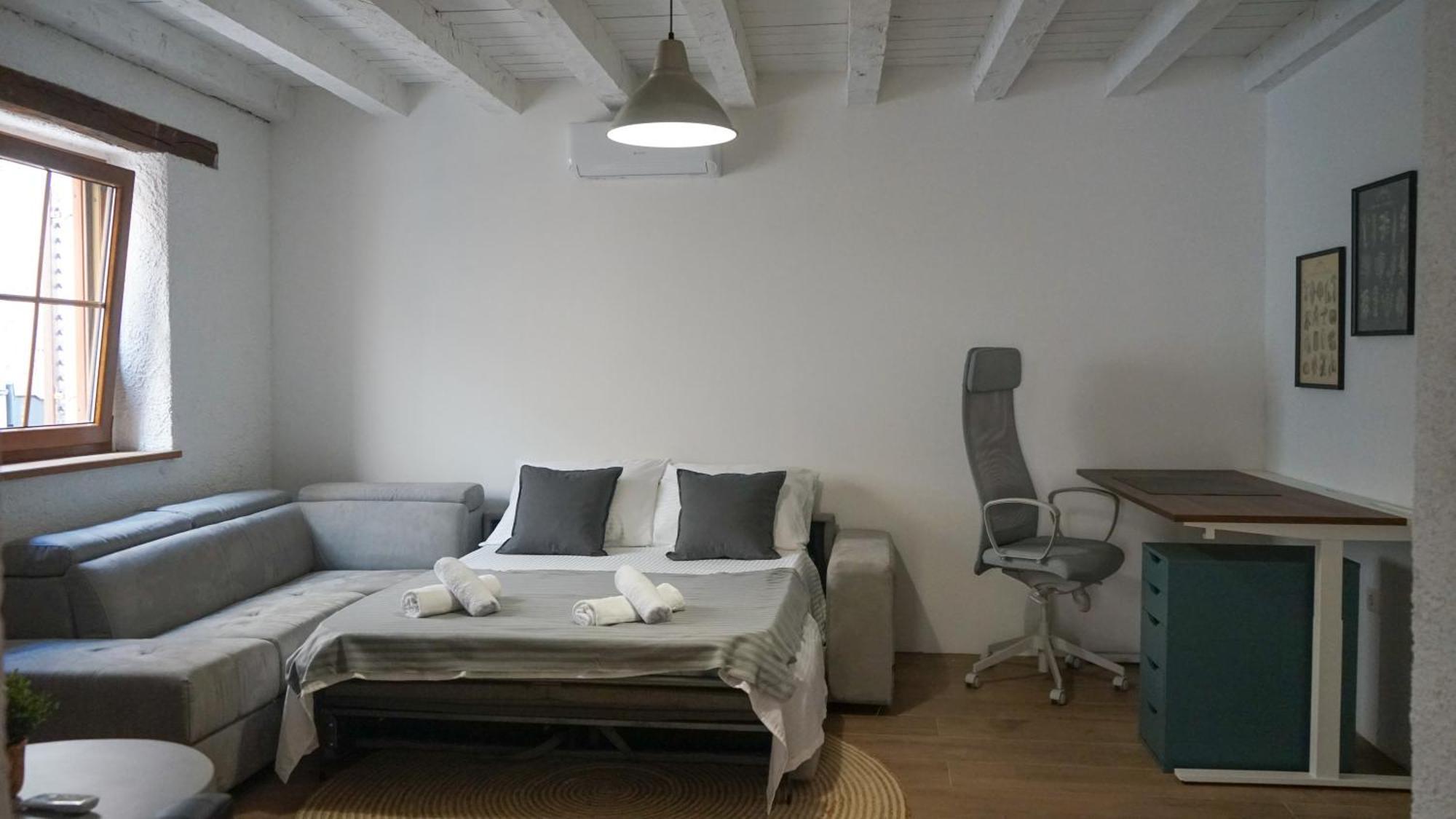 Marea - Old Town Retreat