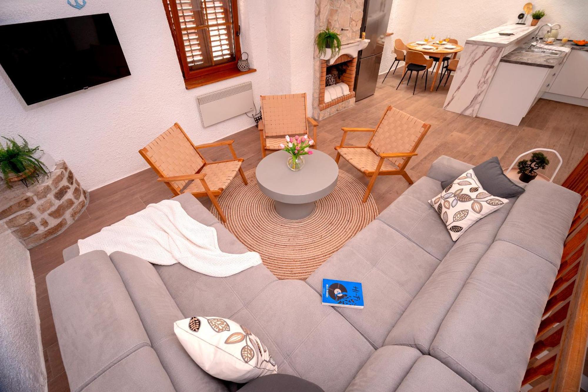 Marea - Old Town Retreat