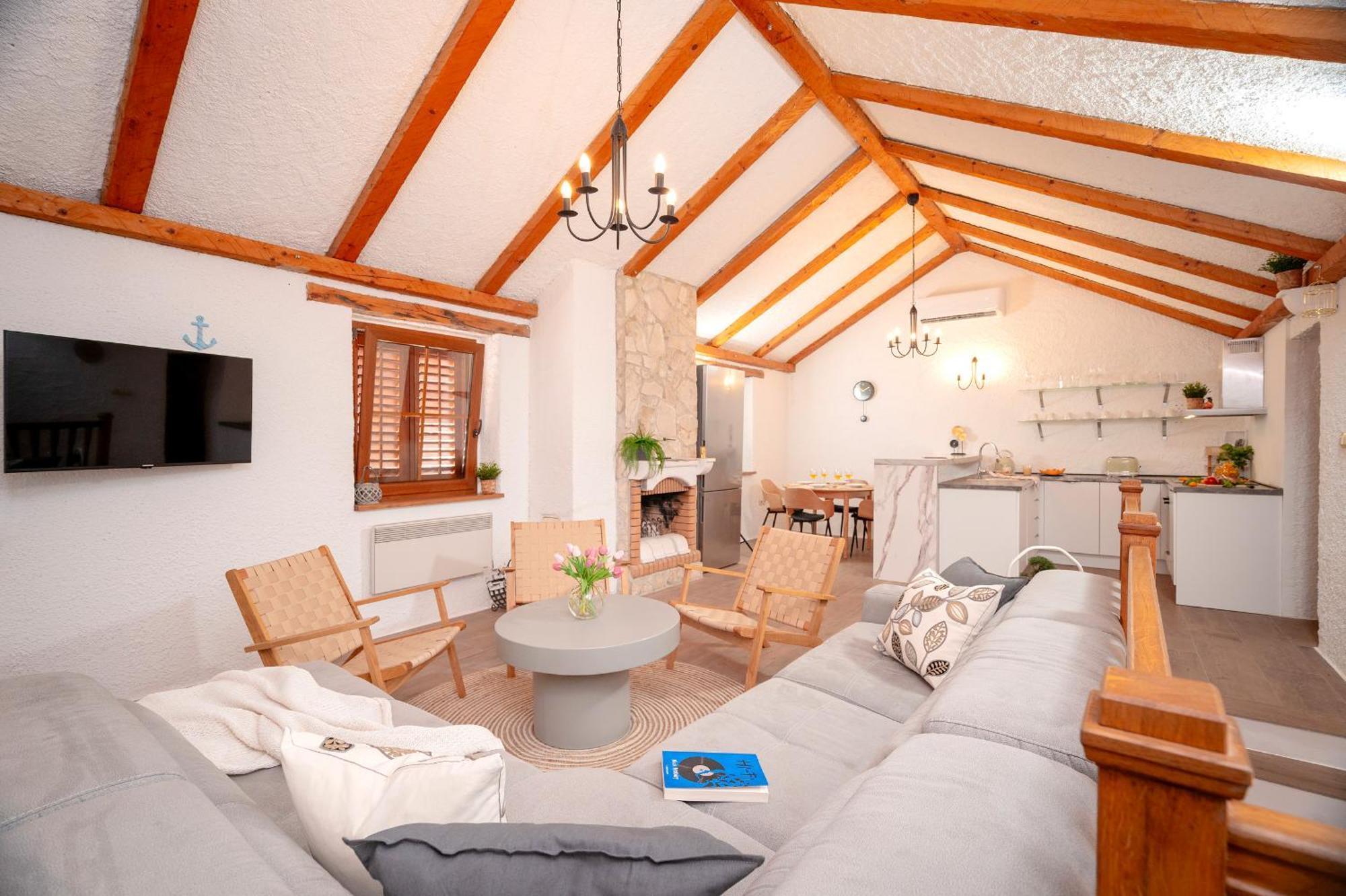 Villa Marea - Old Town Retreat *
