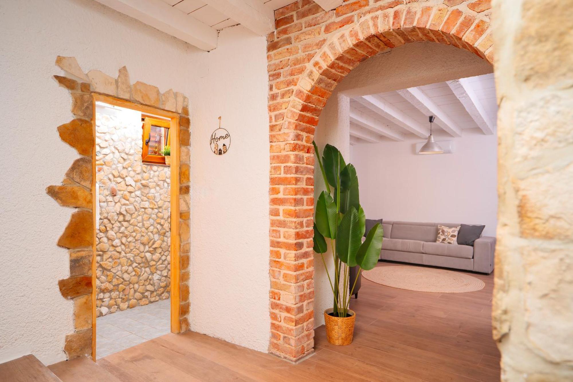Marea - Old Town Retreat