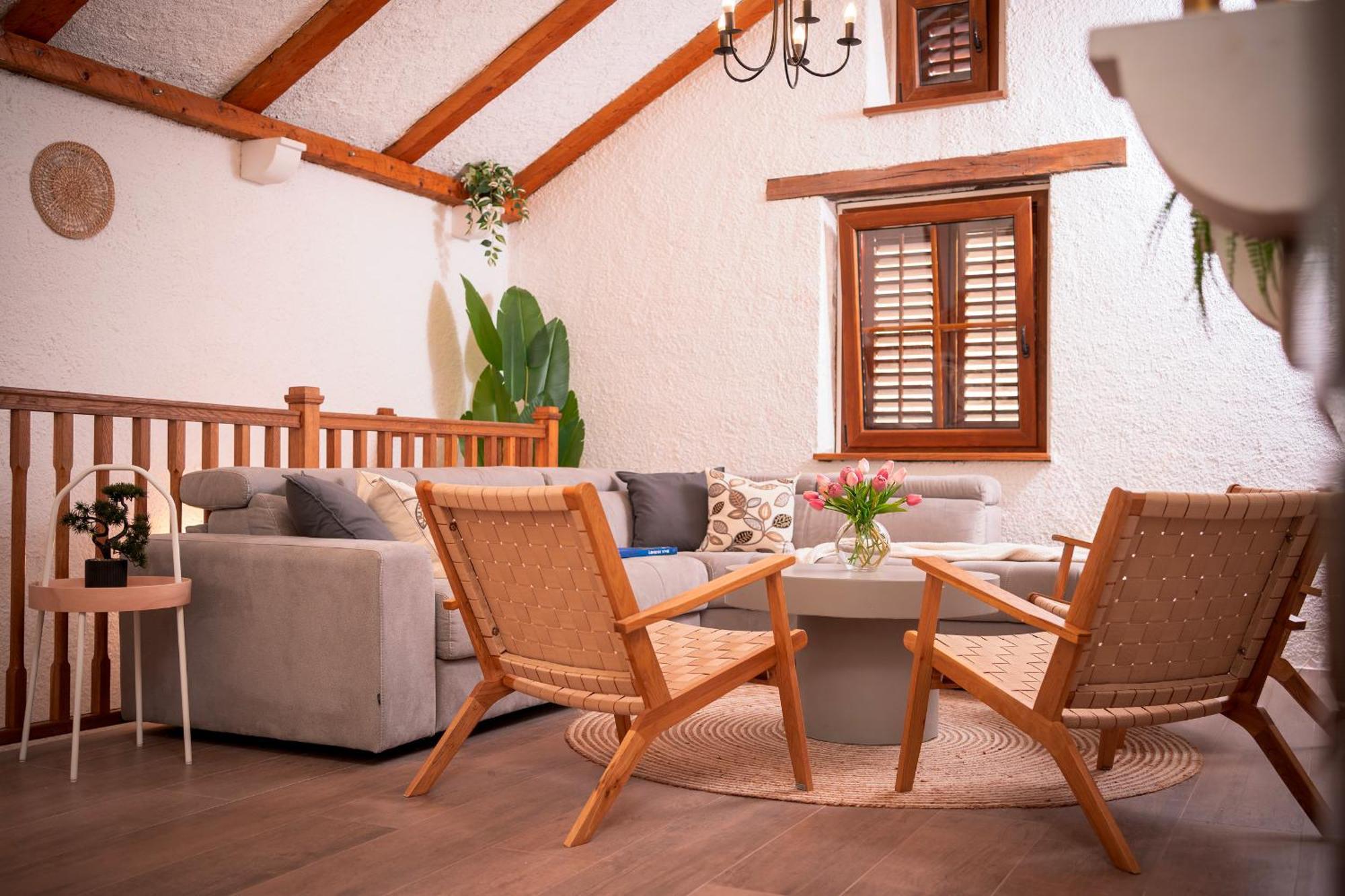 Villa Marea - Old Town Retreat